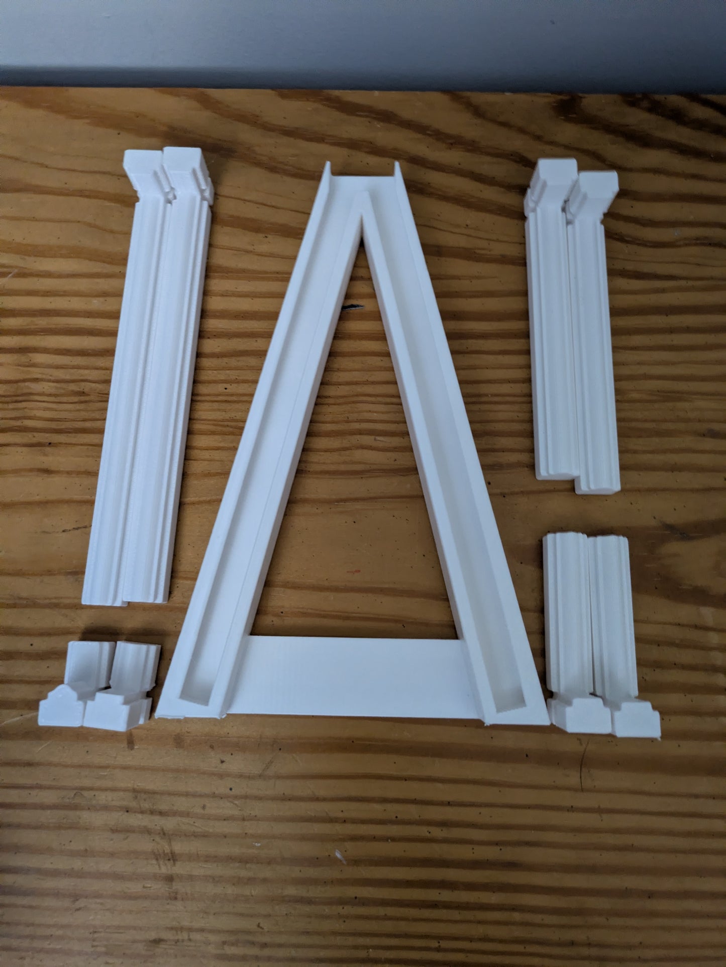 Compact and Adjustable Bowl or Platter Display Stand