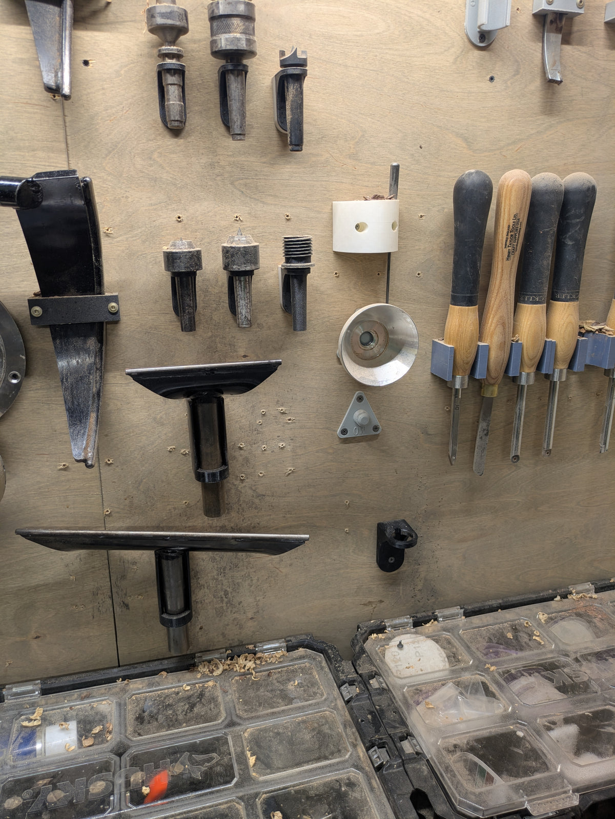Tilt and Out: Wall mounted holder for long post tool rests five pack